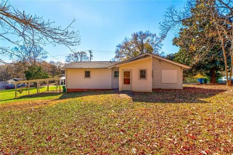 Single Family Residence in Albemarle NC 401 Summit Avenue 32.jpg