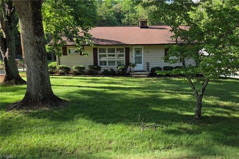 Homes For Sale - 999 Ben Lee Road<br/> Thomasville, NC 27360