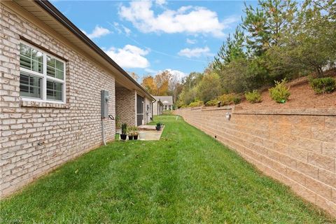 A home in Clemmons