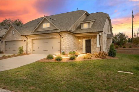 A home in Clemmons