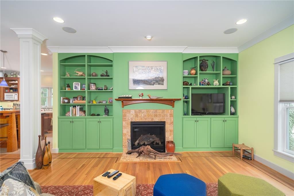 6101 Four Oaks Court