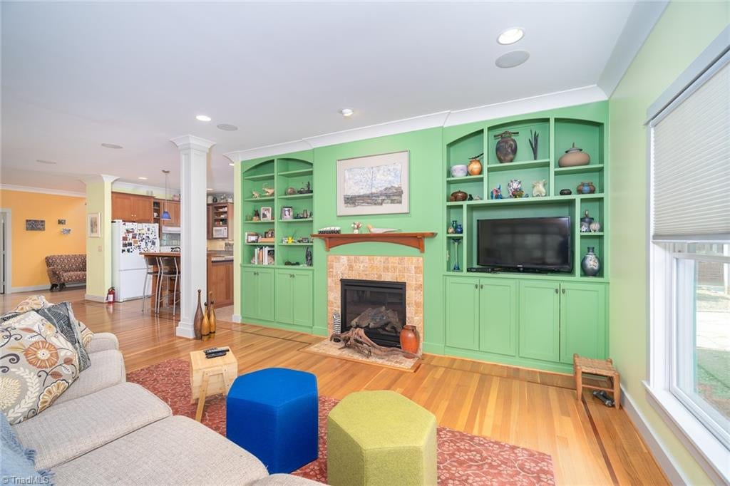 6101 Four Oaks Court