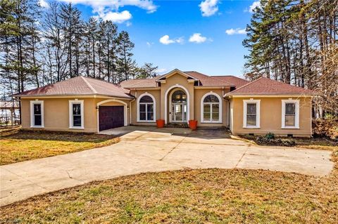 Homes For Sale - 9145 Bringle Ferry Road<br/> Salisbury, NC 28146