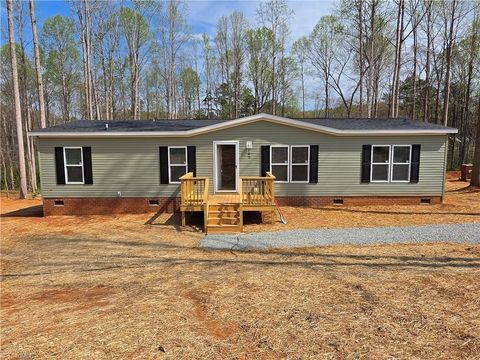 Homes For Sale - 182 Briar Creek Estates<br/> Thomasville, NC 27360