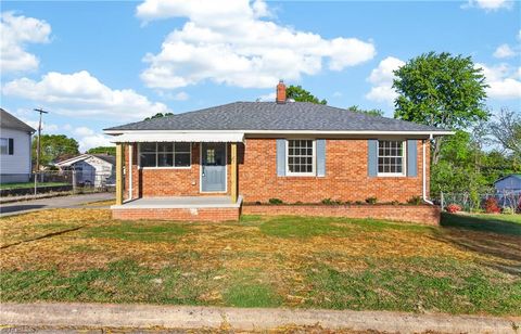 Homes For Sale - 1307 Fairview Street<br/> Greensboro, NC 27405