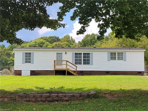 Mobile Home For Sale - 1836 Siloam Road<br/> Mount Airy, NC 27030