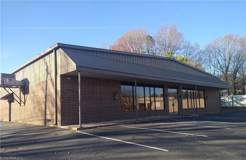 Retail in Asheboro NC 603 Fayetteville Street.jpg