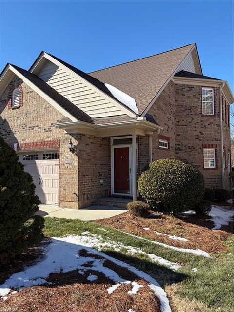 Townhouse For Sale - 903 Southlake Court<br/> Lexington, NC 27295