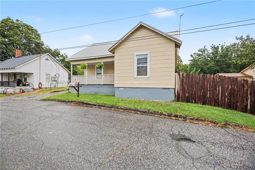 Photo of 208 Copley Street, Lexington, NC 27292 (MLS # 1236513)