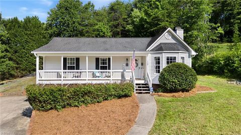 Homes For Sale - 160 Crossfield Court<br/> Davidson County, Lexington, NC 27295