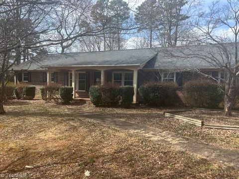 Homes For Sale - 2914 Anita Court<br/> Burlington, NC 27215