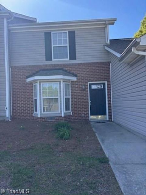 Townhouse For Sale - 307 Carrington Lane<br/> Thomasville, NC 27360