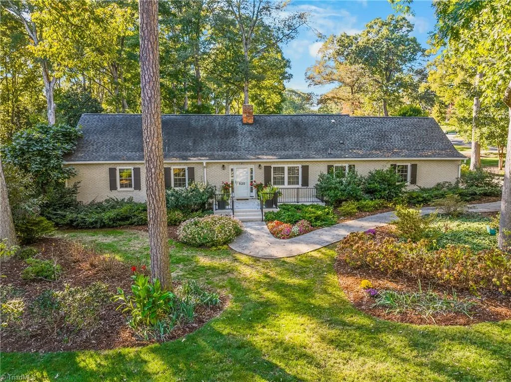 620 Quarterstaff Road