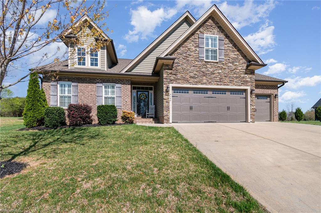 8789 Drummond Estates Drive, Kernersville, North Carolina image 1