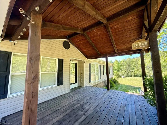1038 Blackburn Hollow Road, photo 3 of 31