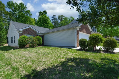 Homes For Sale - 4704 Sedgelane Drive<br/> Greensboro, NC 27407