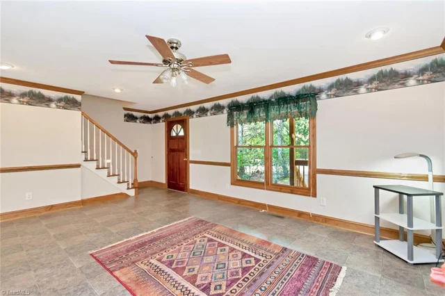 1050 Staghorn Road, photo 3 of 22
