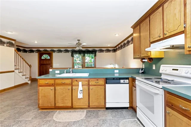 1050 Staghorn Road, photo 5 of 22