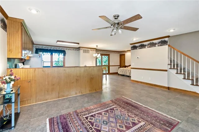 1050 Staghorn Road, photo 4 of 22