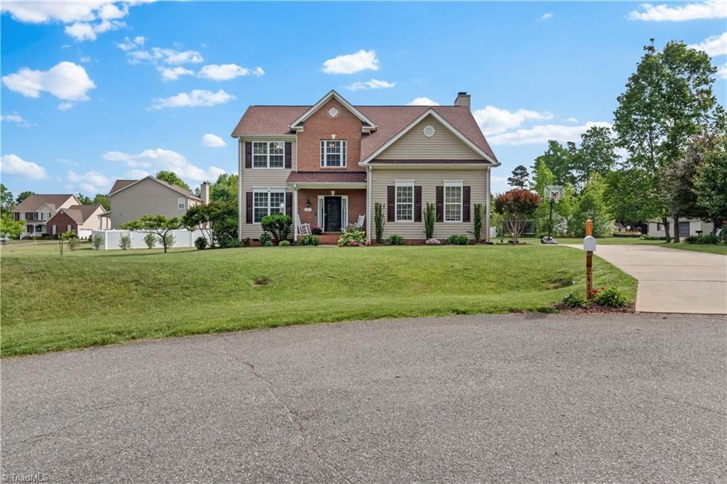 Photo of 2413 Timber Oaks Lane, Kernersville, NC 27284 (MLS # 1218518)