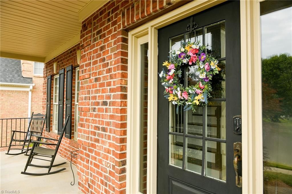 Photo of 1018 Keswick Lane, Clemmons, NC 27012 (MLS # 1218841)