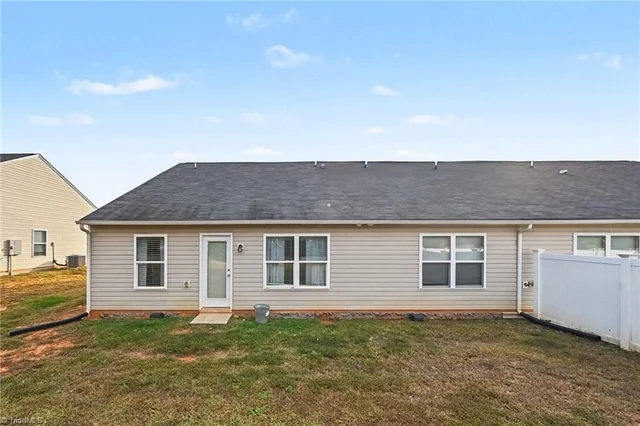 1008 Gold Circle, photo 5 of 24