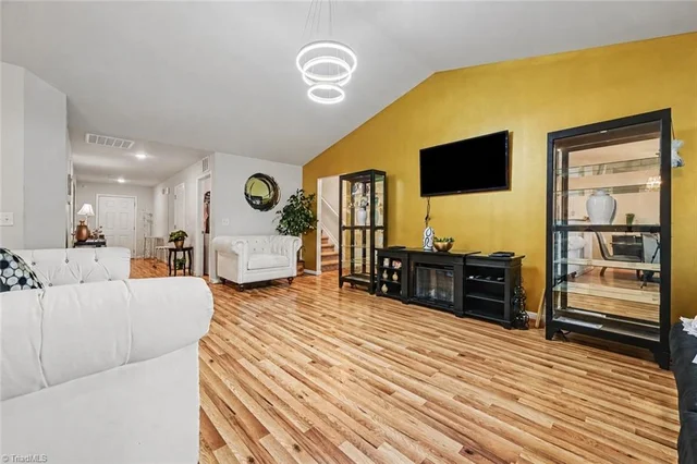 1008 Gold Circle, photo 2 of 24