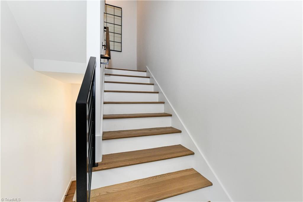 3233 W Friendly Avenue, Greensboro, North Carolina image 26