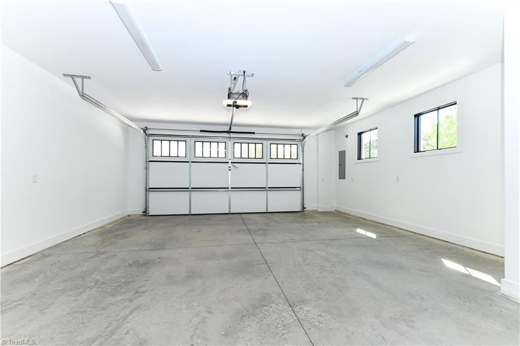 3233 W Friendly Avenue, Greensboro, North Carolina image 25