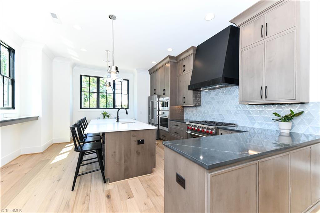 3233 W Friendly Avenue, Greensboro, North Carolina image 13