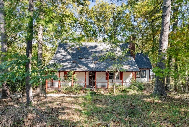 169 Tanglewood Drive, photo 3 of 46