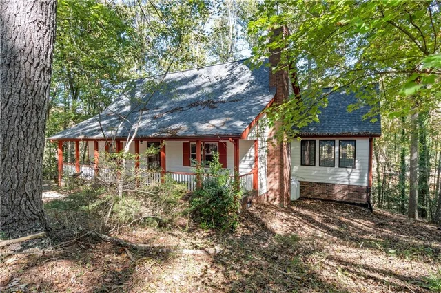 169 Tanglewood Drive, photo 4 of 46