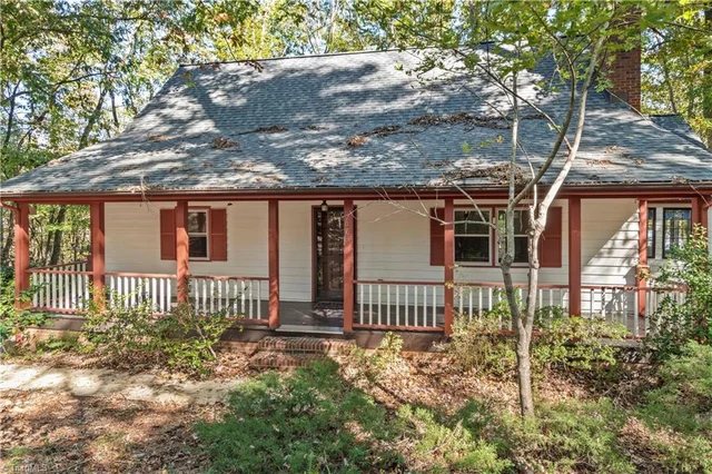 169 Tanglewood Drive, photo 2 of 46
