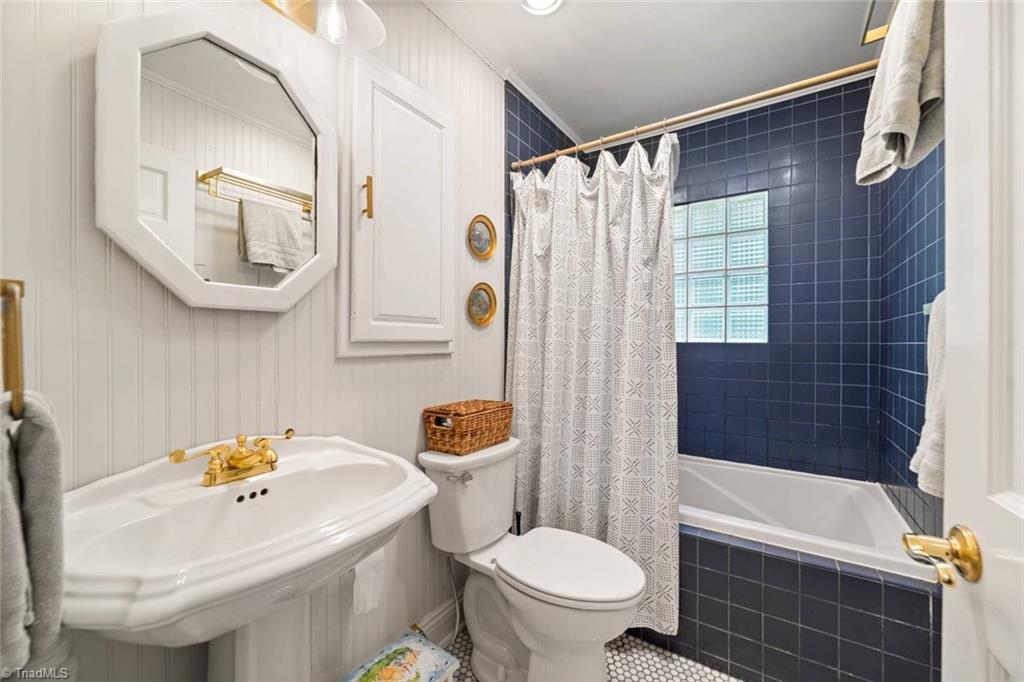 Winston-Salem, North Carolina 27104, United States, 2 Bedrooms Bedrooms, ,1 BathroomBathrooms,Residential,Pending,136720