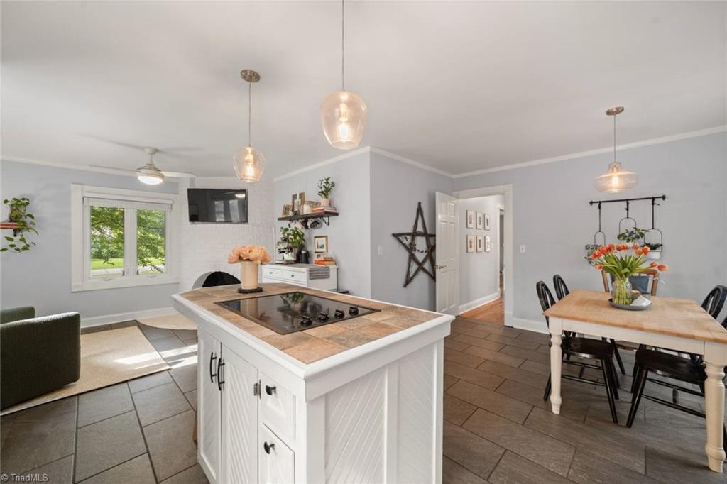 Winston-Salem, North Carolina 27104, United States, 2 Bedrooms Bedrooms, ,1 BathroomBathrooms,Residential,Pending,136720