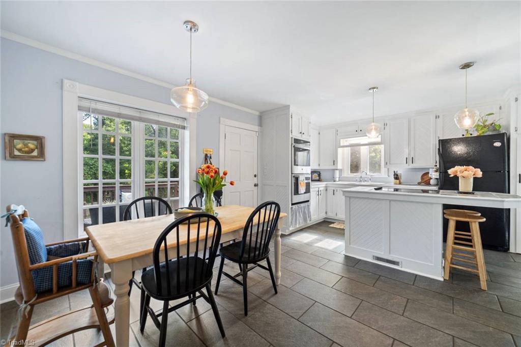 Winston-Salem, North Carolina 27104, United States, 2 Bedrooms Bedrooms, ,1 BathroomBathrooms,Residential,Pending,136720