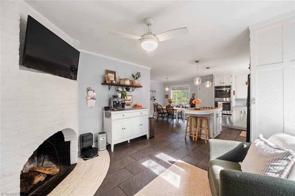 Winston-Salem, North Carolina 27104, United States, 2 Bedrooms Bedrooms, ,1 BathroomBathrooms,Residential,Pending,136720