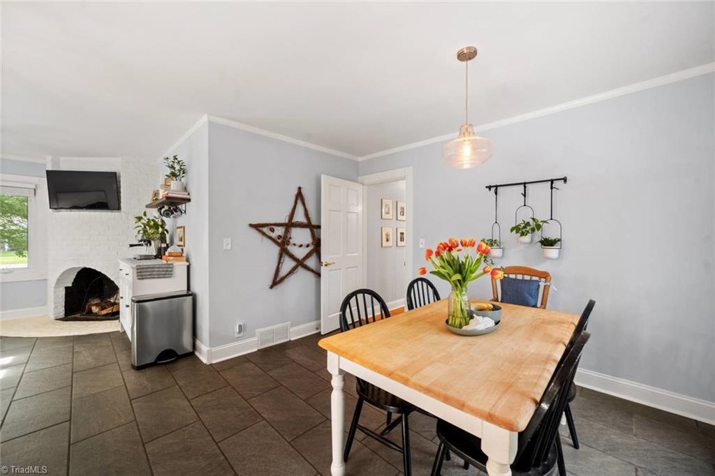 Winston-Salem, North Carolina 27104, United States, 2 Bedrooms Bedrooms, ,1 BathroomBathrooms,Residential,Pending,136720