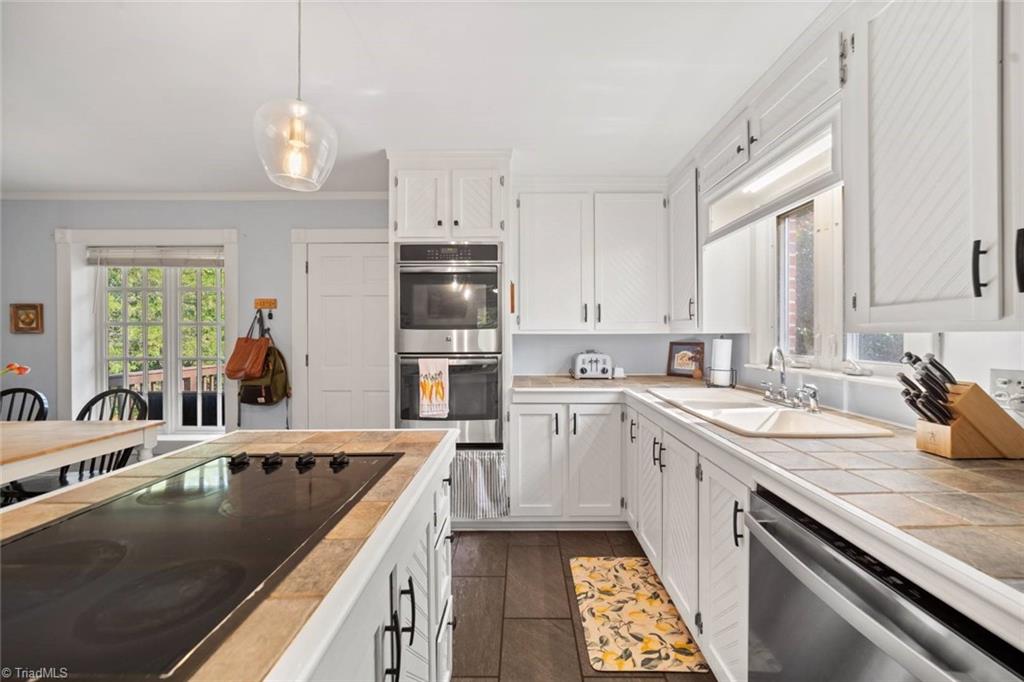 Winston-Salem, North Carolina 27104, United States, 2 Bedrooms Bedrooms, ,1 BathroomBathrooms,Residential,Pending,136720