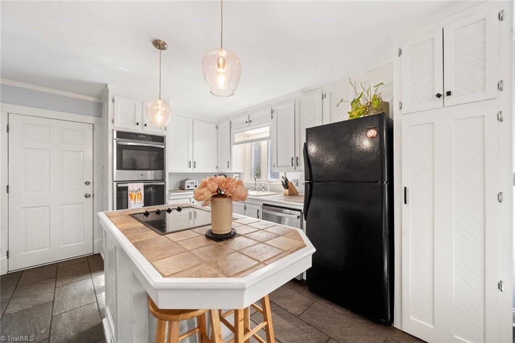 Winston-Salem, North Carolina 27104, United States, 2 Bedrooms Bedrooms, ,1 BathroomBathrooms,Residential,Pending,136720