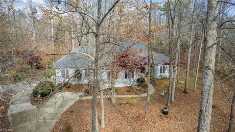 Homes For Sale - 2400 Hunters Crossing Trail<br/> Summerfield, NC 27358