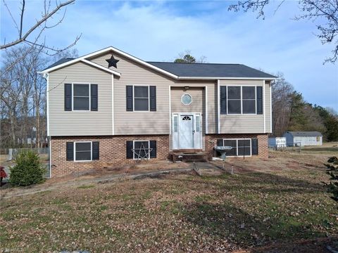 Homes For Sale - 1034 Kentland Drive<br/> King, NC 27021