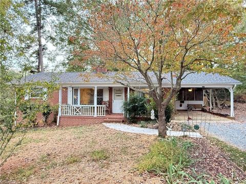 Homes For Sale - 226 Sheffield Avenue<br/> Randleman, NC 27317