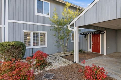 Homes For Sale - 154 Pembrooke Ridge Court<br/> Davie County, Advance, NC 27006