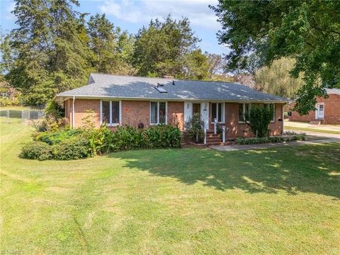Photo for 5610 Bledsoe Drive