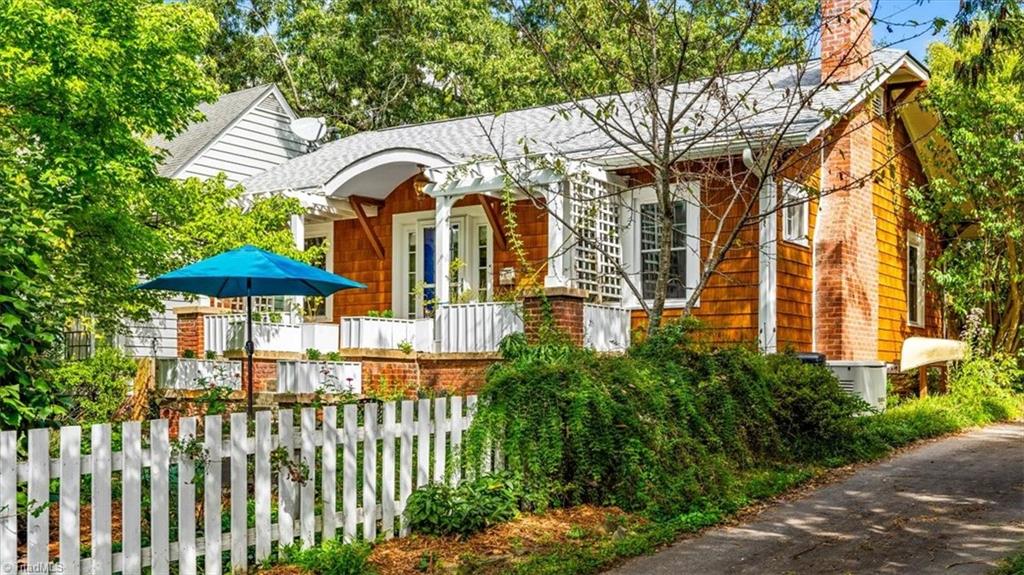 Photo of 410 Crestland Avenue, Greensboro, NC 27401 (MLS # 1237095)