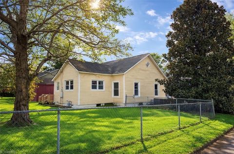 Photo of 33 Mill Street, Lexington, NC 27292 (MLS # 1208762)