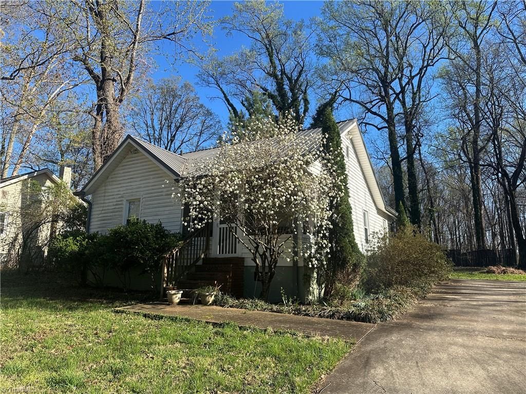 Photo of 174 Sunset Drive, Rural Hall, NC 27045 (MLS # 1213868)