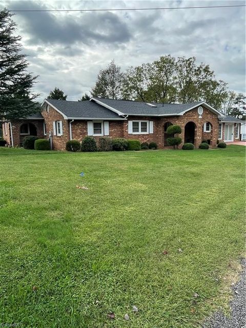 Homes For Sale - 177 Circle Street<br/> Millers Creek, NC 28651