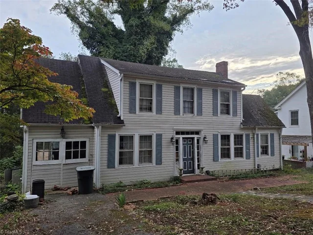 306 Highland Drive, photo 3 of 4